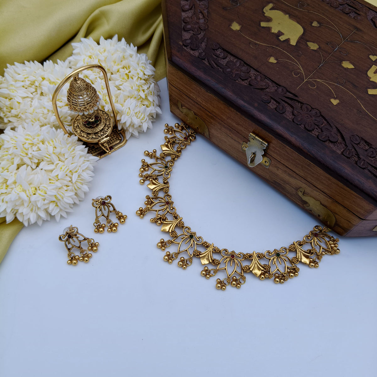 Premium lotus necklace