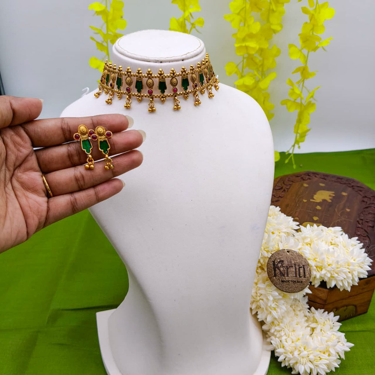 Green palakka choker