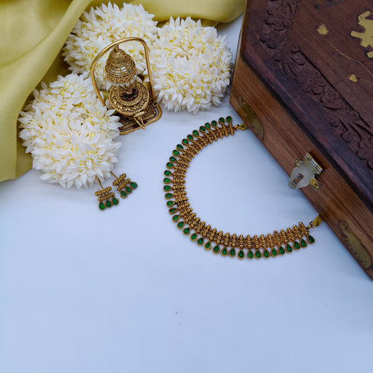 Emerald traditional necklace